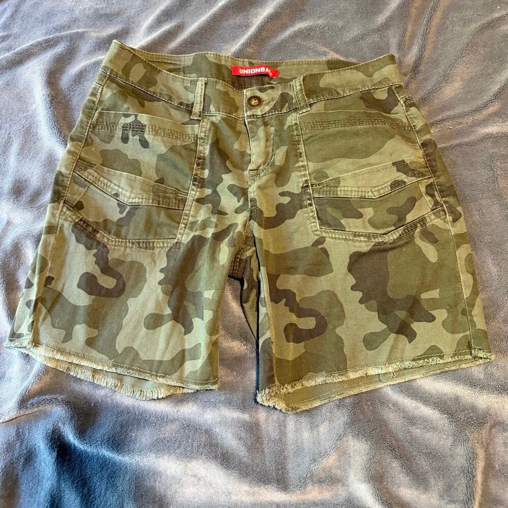 UNIONBAY Camouflage Utility Cargo Shorts Frayed Hem Green Camo Juniors Size 9